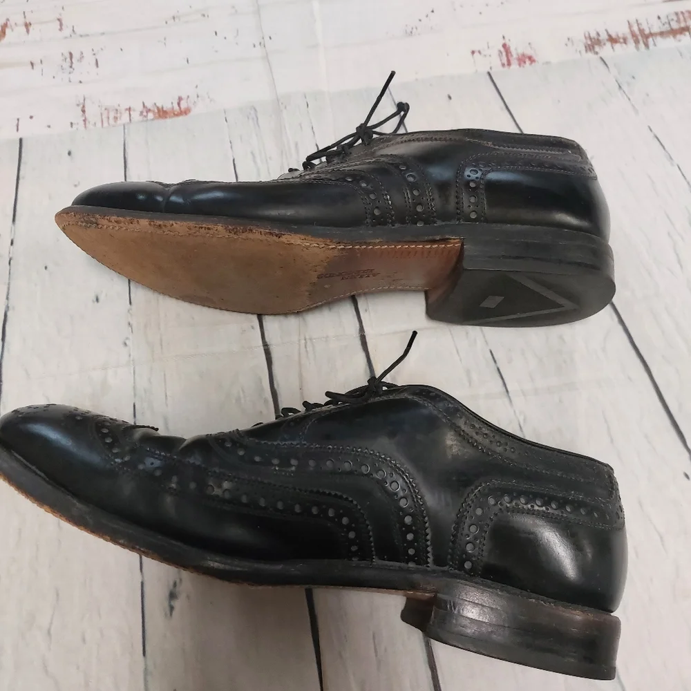 Allen Edmonds wingtip Oxford shoes - Picture 5 of 8